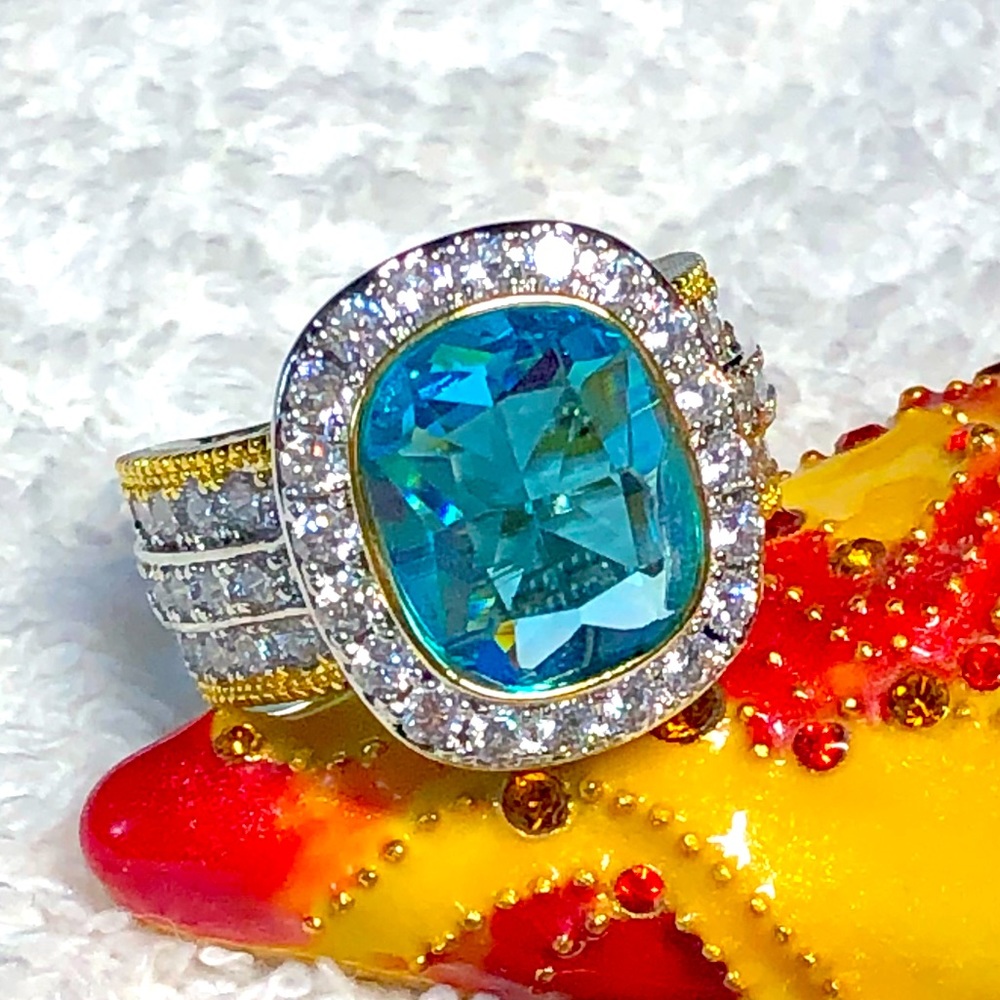 Stunning silver and blue topaz right hand ring -2tone gold NWOT-amazing-CZ